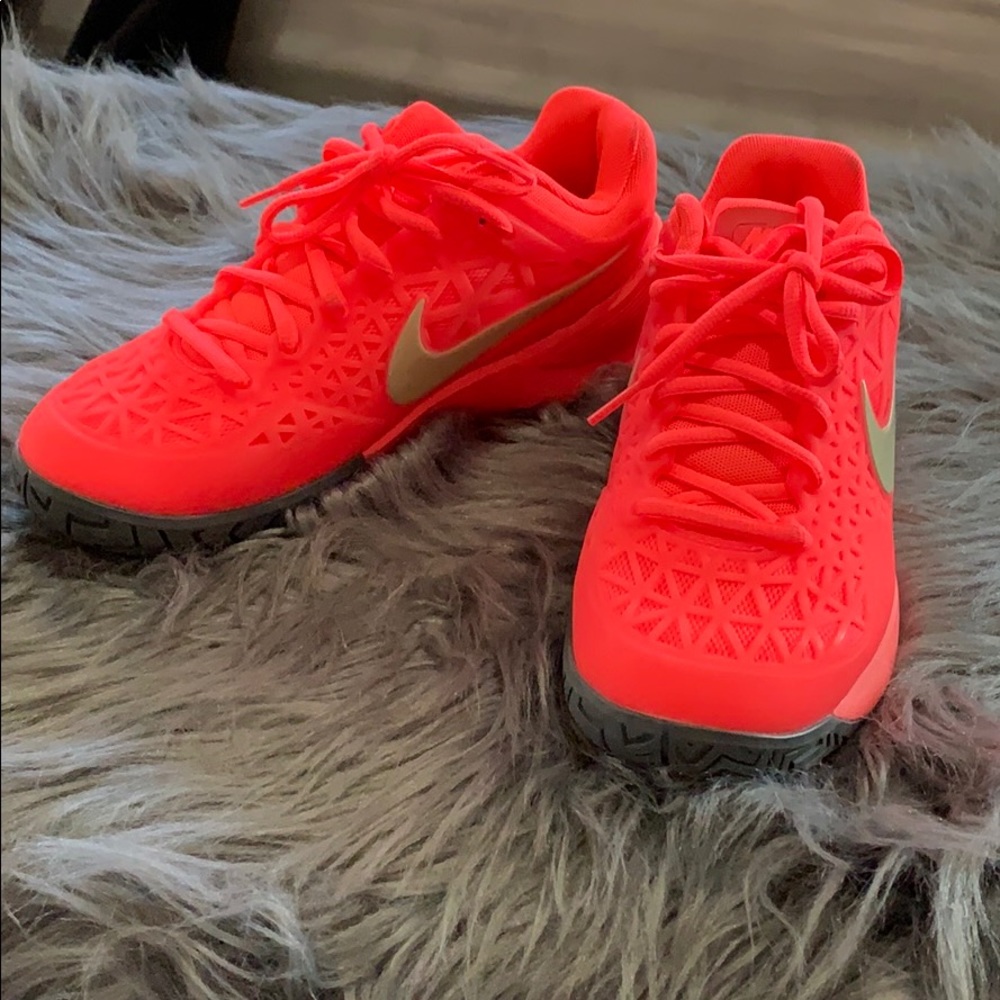 Nike zoom sneakers